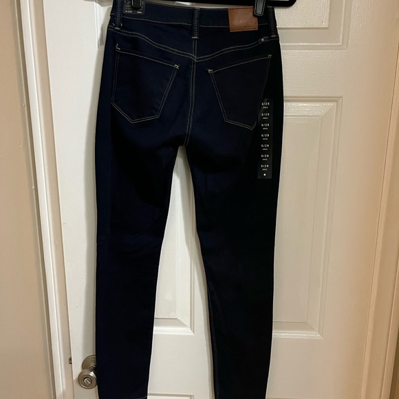 Lucky brand women’s jeans - Picture 2 of 3